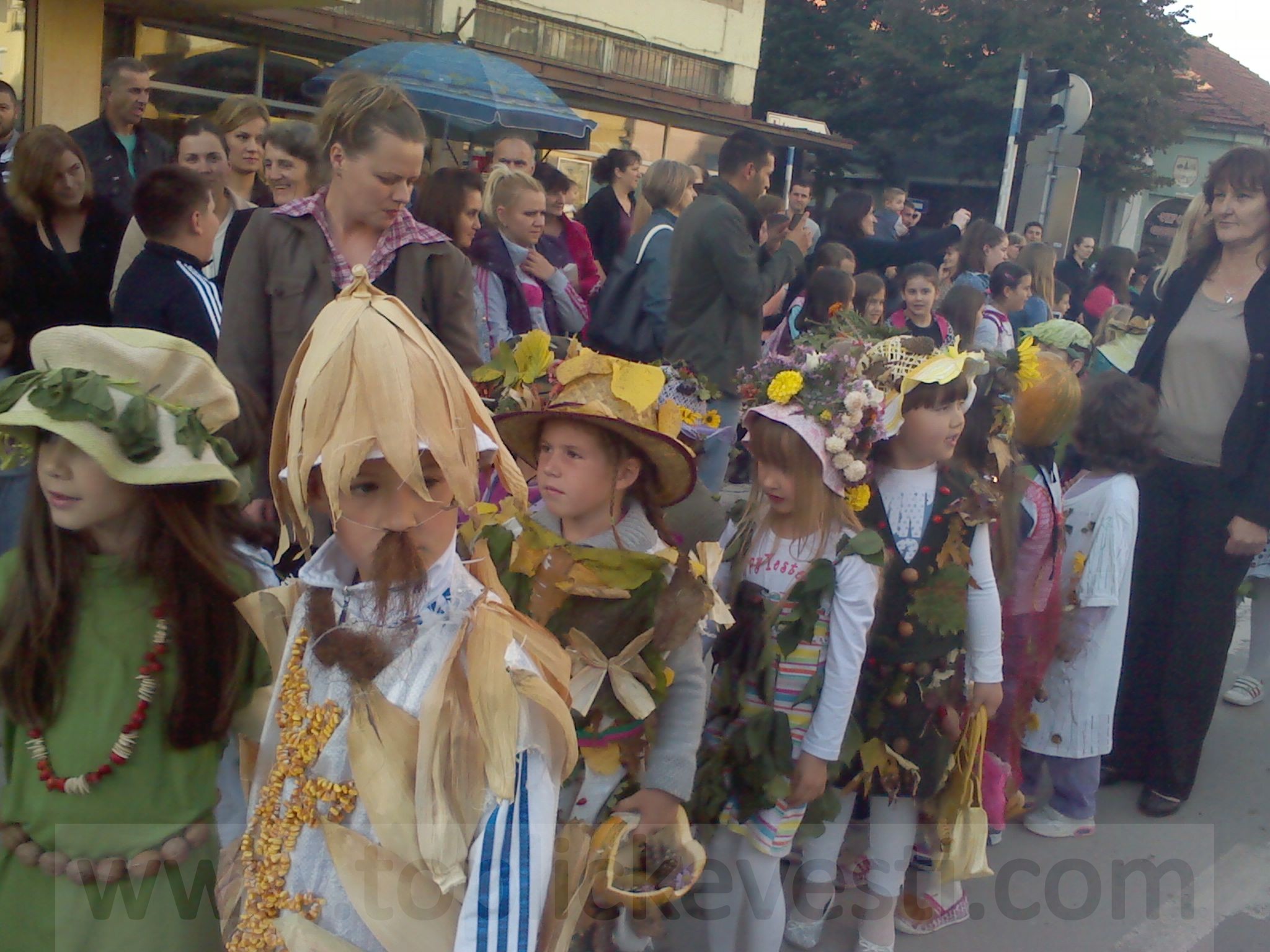 Održan jesenji karneval dece iz vrtića “Sunce” i “Čarolija”